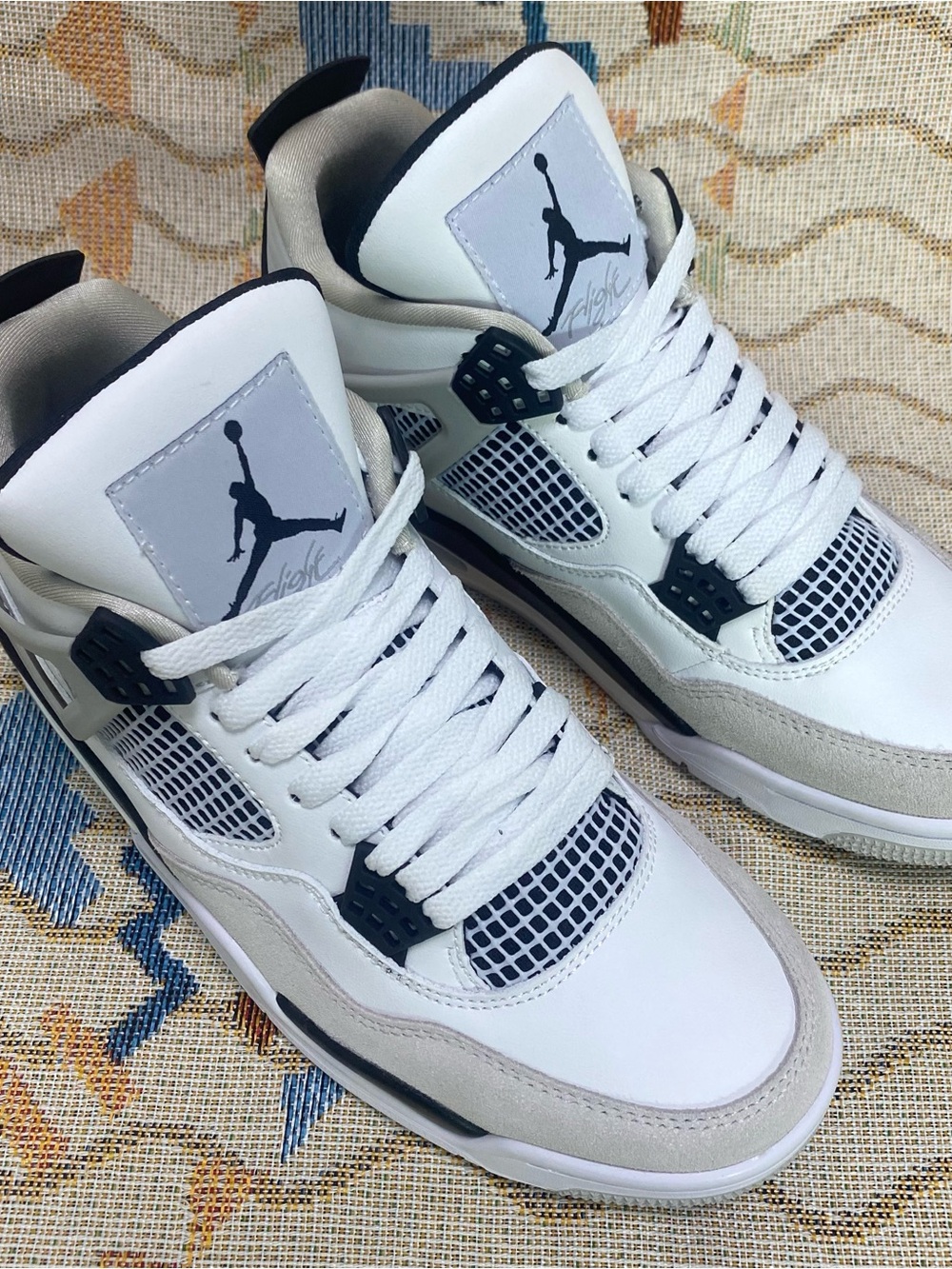 Jordan Men’s Sneakers in White and Light Gray